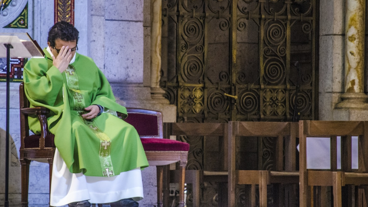 U Drnišu svećenik zatekao muškarca u krađi u župnom uredu: Uzeo novac od prodaje kalendara i svijeća