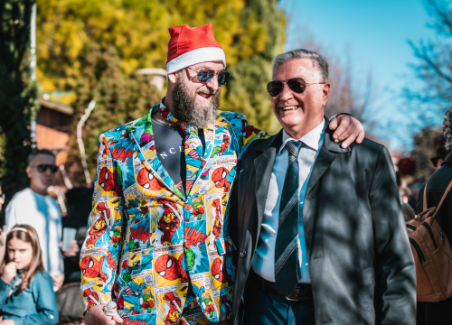 Gradonačelnik i dožupanica iz đardina uputili novogodišnju čestitku, Burić oduševljen s čovjekom u Spiderman odijelu