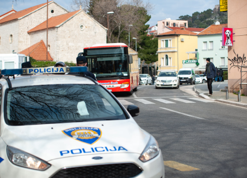 Policija u Šibeniku zaustavila kamion: Za volanom 50-godišnjak bez dozvole pozitivan na testu za droge