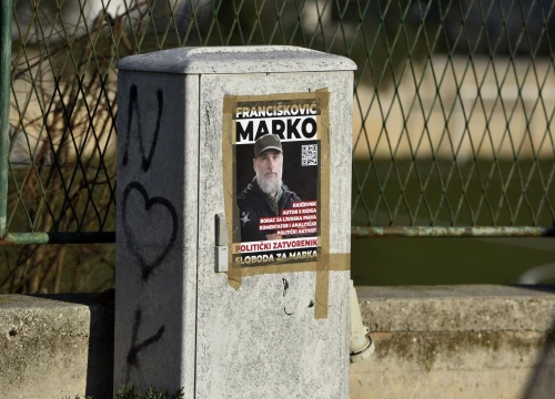 Na Šubićevcu osvanuli plakati podrške Marku Franciškoviću, privedenog nakon spornog govora na Poljani