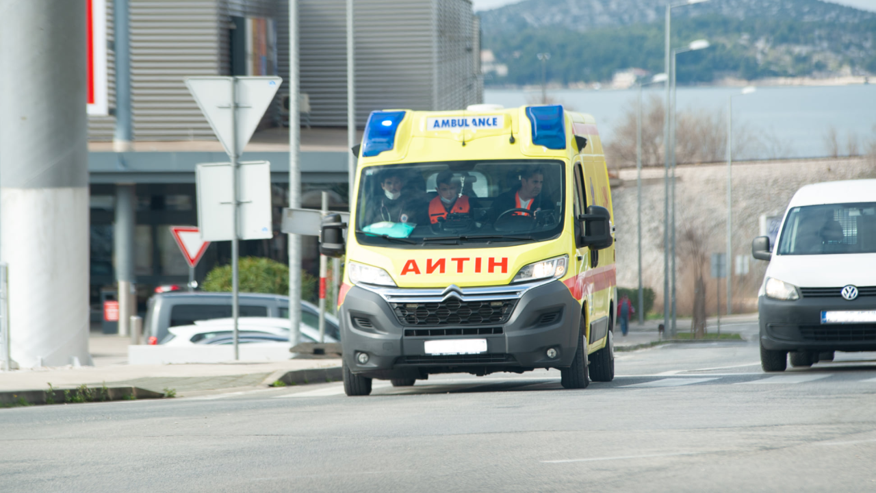 Muškarac bez kacige u brzini pao s motora, nakon prve pomoći prevezen u KBC Split