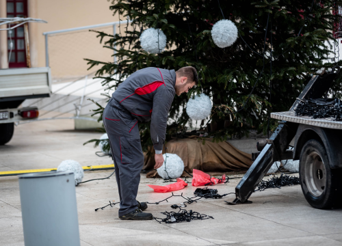 Odlazi jelka s Poljane, vraćamo se na neblagdanske postavke