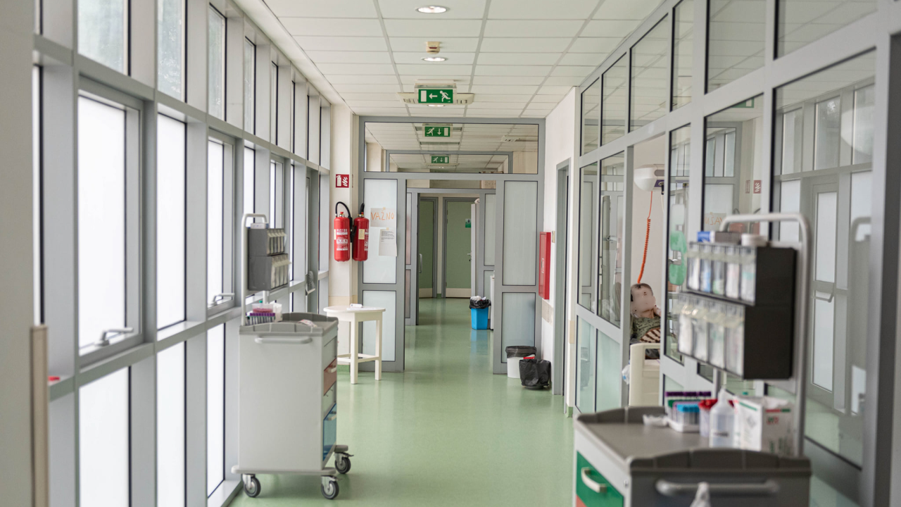 Šef infektologije: 'Prema bolnici teče rijeka teško bolesnih staraca koji se nisu cijepili, to je prirodna selekcija na djelu'