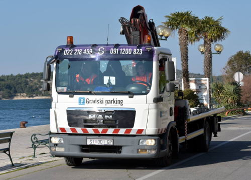Vozaču u Šibeniku pauk digao auto: Revoltirani muškarac išao u Gradski parking prijetiti zaposleniku koji mu je objašnjavao proceduru
