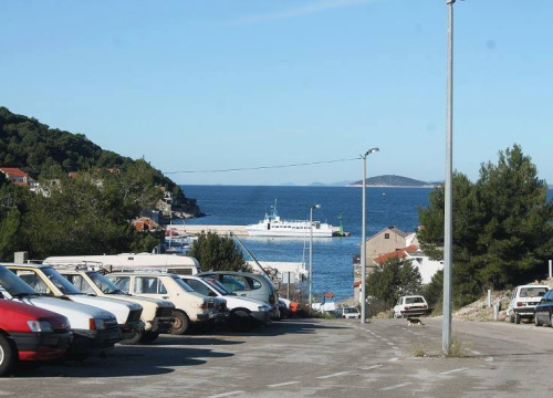 Muškarac (47) probušio sve gume na oba automobila 59-godišnjaka na Žirju