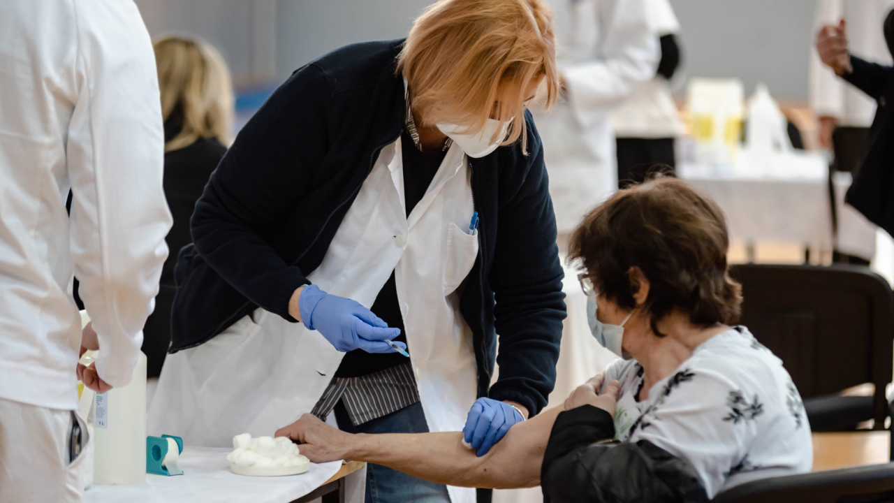 Što ako ste se cijepili pa potom ipak zarazili koronavirusom?