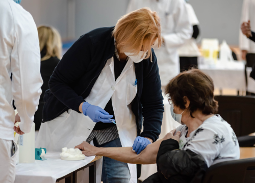 Što ako ste se cijepili pa potom ipak zarazili koronavirusom?