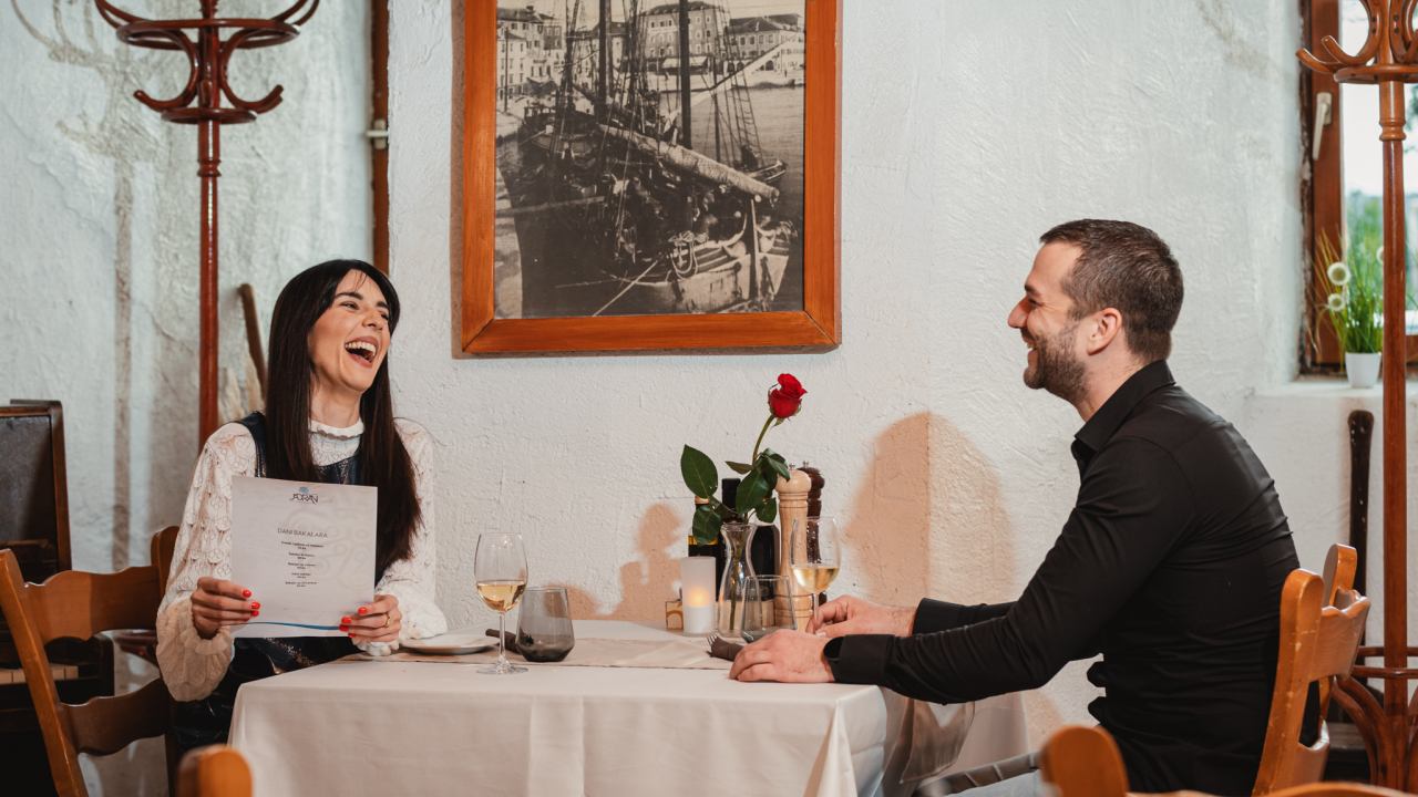 Provedite Valentinovo uz super spizu i živu glazbu u taverni Kula!