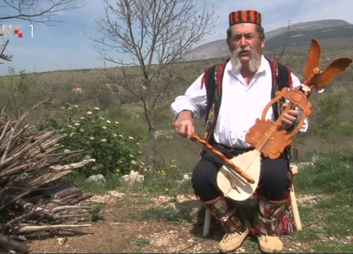 Narodni pjesnik Dane Jurić poziva na predstavljanje knjige 'Vini mi se na gudalo vilo'