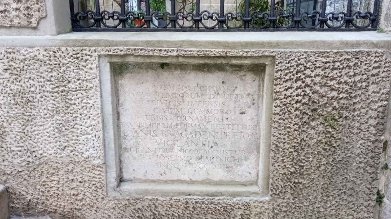 Jedinstveni natpisi otkrivaju kad su popločane glavne šibenske gradske ulice