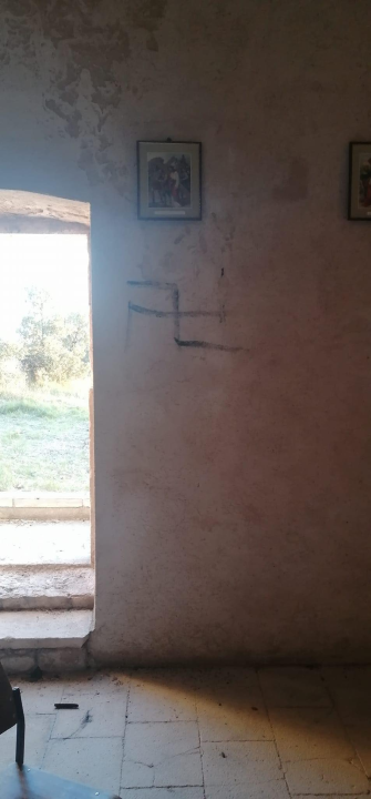 Netko je provalio u crkvu sv. Mihovila na Pisku: Oštećen inventar i išarani zidovi