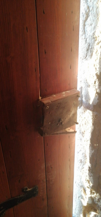 Netko je provalio u crkvu sv. Mihovila na Pisku: Oštećen inventar i išarani zidovi