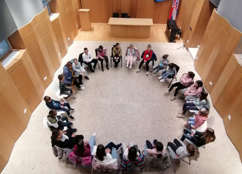 Fotografija 6 - Provjerite raspored Društvenog centra Grada Skradina za travanj!