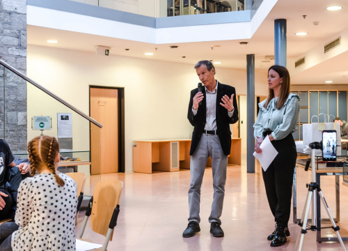 Fotografija 8 - Najčitatelji šibenske knjižnice za 2021.: Zlata Jelinić, Mate Zlatoper, Karmen Bačelić, Višnja Šuperba i Zdenka Labor