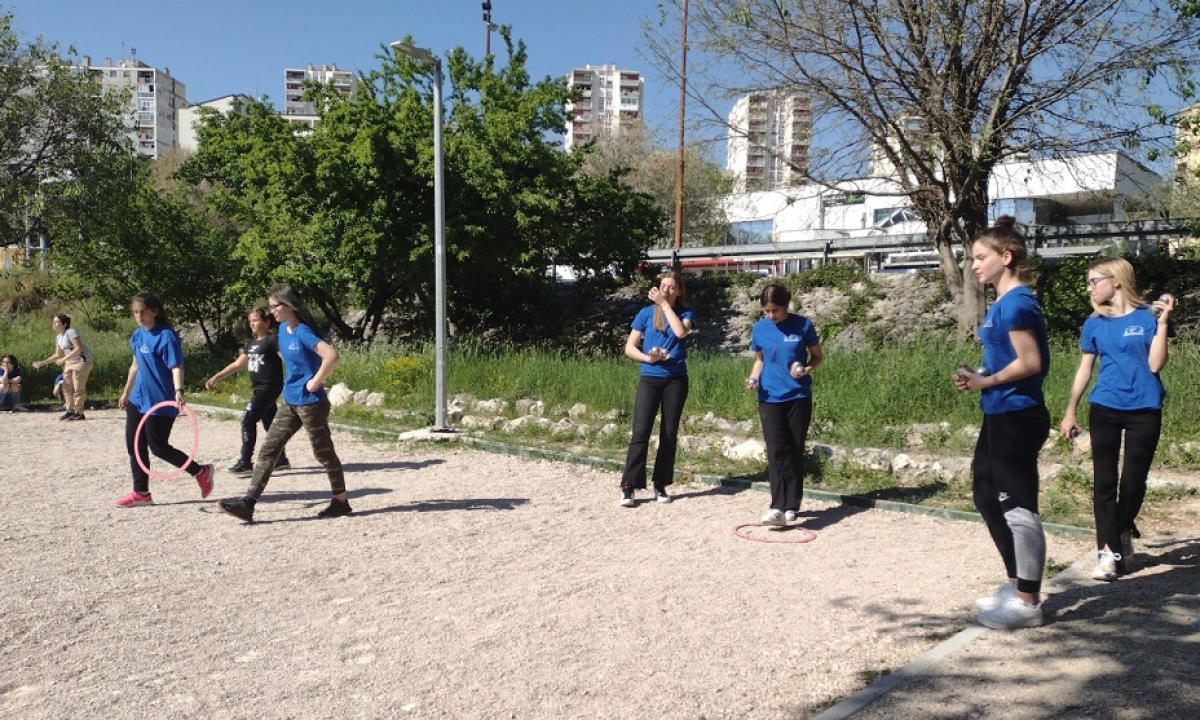 Održan humanitarni turnir u petanci za djecu, sva prikupljena sredstva bit će uplaćena za liječenje male Petre