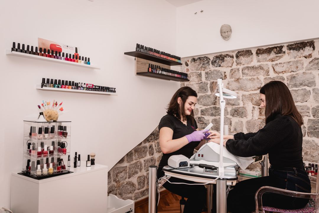 Nagradite se vrhunskom manikurom ili pedikurom u Kozmetičkom salonu Tanja!