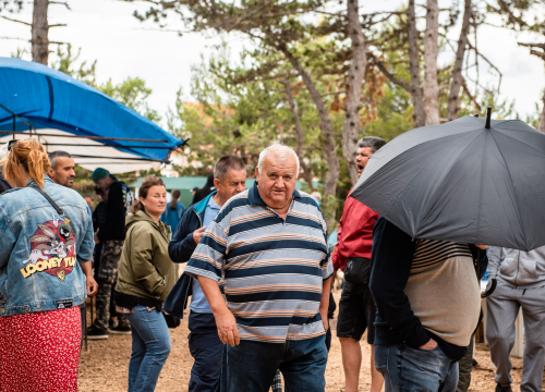 Fotografija 34 - Bili smo na Benkovačkom sajmu: Najtraženija 'roba' su CD-evi Thompsona i Bulića, a za prasetinu se čeka red