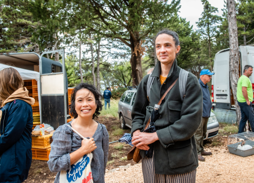Fotografija 38 - Bili smo na Benkovačkom sajmu: Najtraženija 'roba' su CD-evi Thompsona i Bulića, a za prasetinu se čeka red