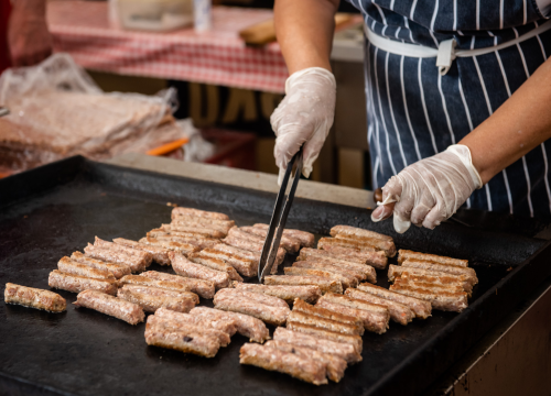 Fotografija 50 - Bili smo na Benkovačkom sajmu: Najtraženija 'roba' su CD-evi Thompsona i Bulića, a za prasetinu se čeka red