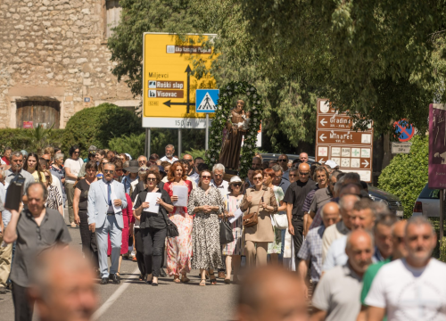 Fotografija 1 - Velikom procesijom Drnišani proslavili blagdan sv. Ante