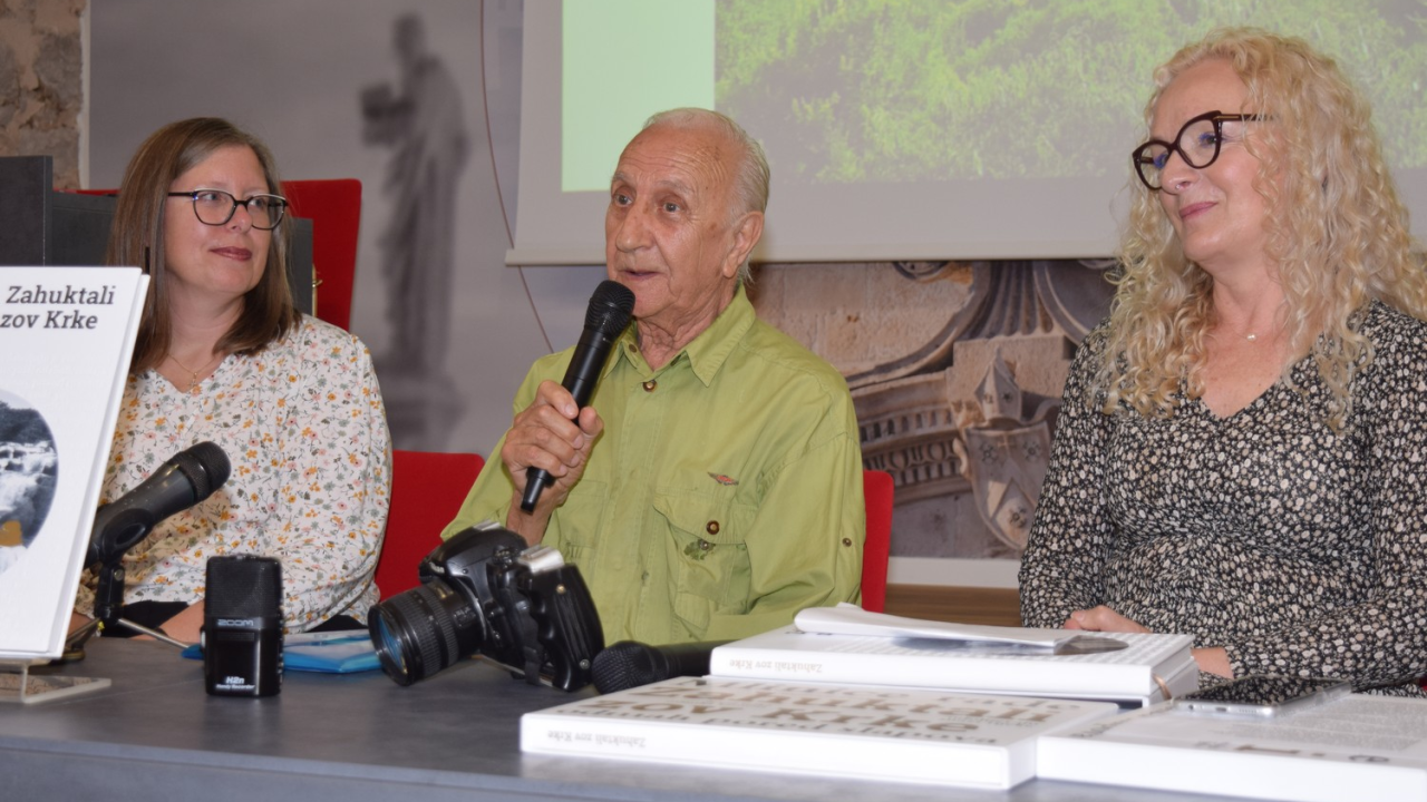 Predstavljena knjiga 'Zahuktali zov Krke', najstarijeg aktivnog šibenskog novinara Joška Čelara