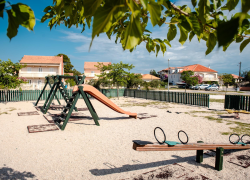 Fotografija 6 - Novi tobogan, ljuljačka, klackalica…: Uskoro kreće obnova dječjeg igrališta u Zablaću