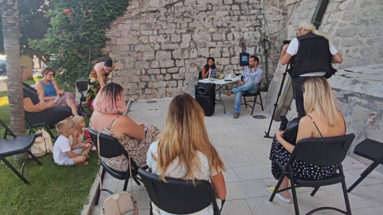 Večer poezije ispred Muzeja zaključila drugu rezidenciju 'Vesna Parun'