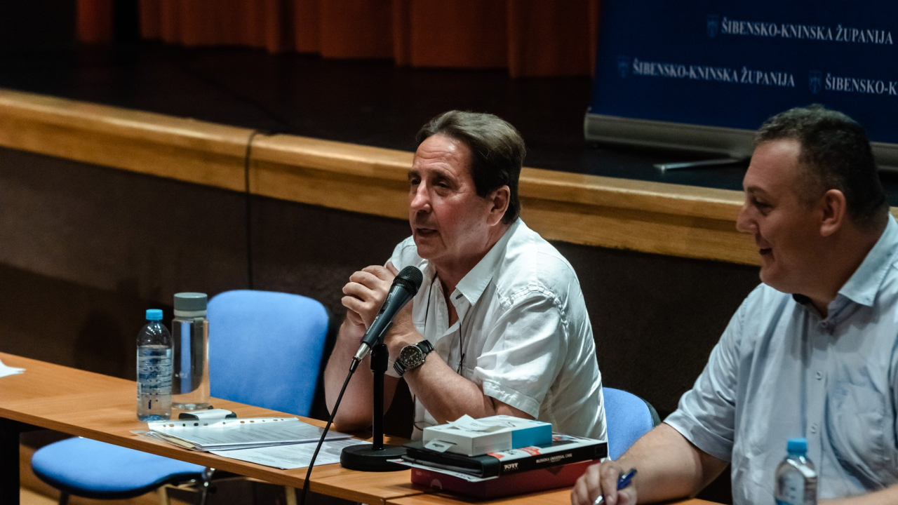 Usvojen etički kodeks: Uspaljeni losos, kurve, gospoda i posebna gadost