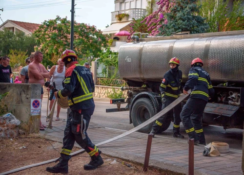 Fotografija 7 - Izbio požar u napuštenom odmaralištu u Vodicama