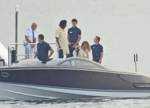 Fotografija 1 - Beyonce i Jay-Z uživaju na Prukljanu: S djecom gliserom otišli na večeru