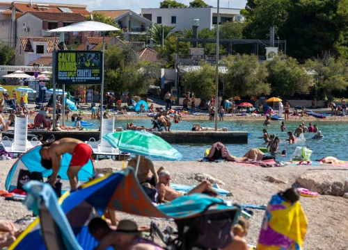 Fotografija 4 - Plaže u Vodicama i Srimi pune kao usred sezone
