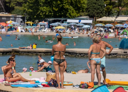 Fotografija 6 - Plaže u Vodicama i Srimi pune kao usred sezone
