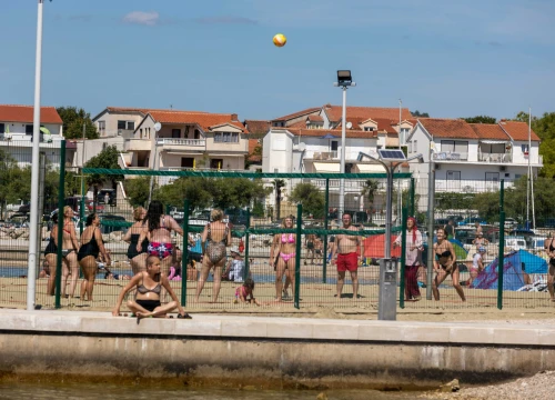 Fotografija 8 - Plaže u Vodicama i Srimi pune kao usred sezone