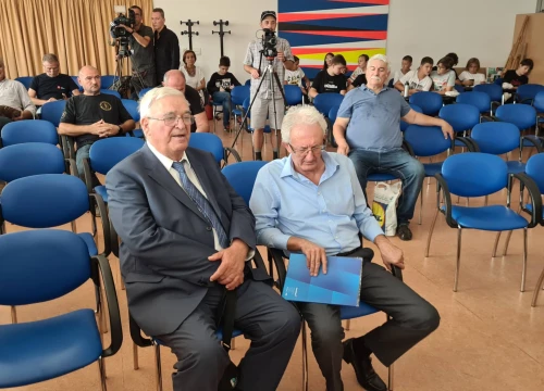 Fotografija 2 - U knjižnici održana tribina o spomen-području vojne povijesti Ruža hrvatska Žirje, večeras bakljada na tri lokacije