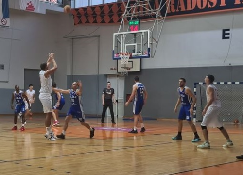 Fotografija 2 - Košarkaši Šibenke dovršili pripremni dio pobjedom od 83 razlike protiv Gruda