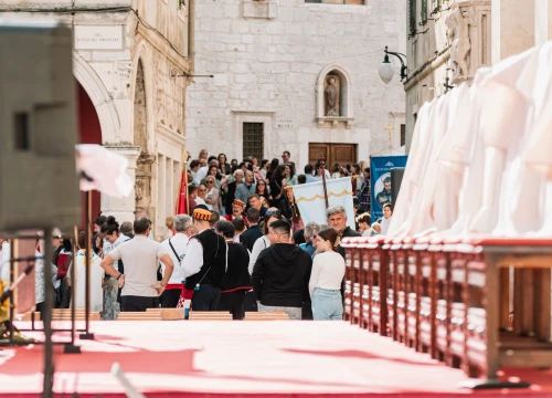 Fotografija 4 - Procesijom gradskim ulicama počela proslava sv. Mihovila, nebeskog zaštitnika Šibenika