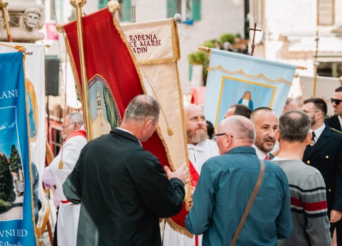 Fotografija 5 - Procesijom gradskim ulicama počela proslava sv. Mihovila, nebeskog zaštitnika Šibenika