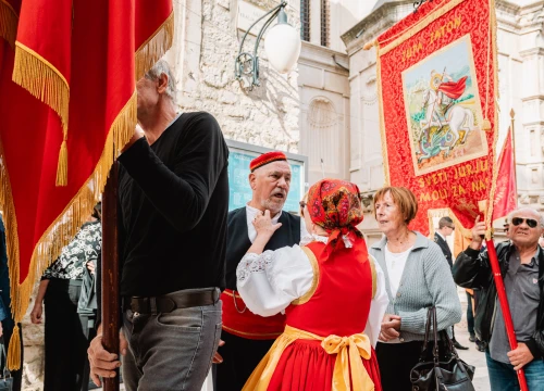Fotografija 9 - Procesijom gradskim ulicama počela proslava sv. Mihovila, nebeskog zaštitnika Šibenika