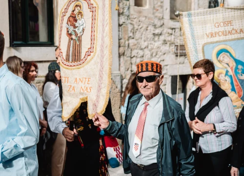Fotografija 8 - Procesijom gradskim ulicama počela proslava sv. Mihovila, nebeskog zaštitnika Šibenika