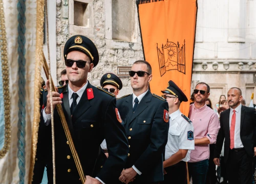 Fotografija 10 - Procesijom gradskim ulicama počela proslava sv. Mihovila, nebeskog zaštitnika Šibenika