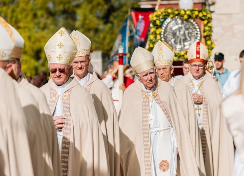 Fotografija 15 - Procesijom gradskim ulicama počela proslava sv. Mihovila, nebeskog zaštitnika Šibenika