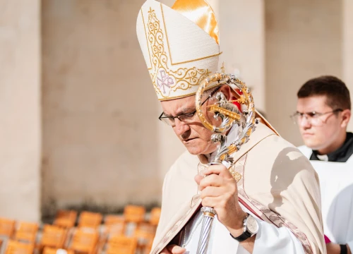 Fotografija 17 - Procesijom gradskim ulicama počela proslava sv. Mihovila, nebeskog zaštitnika Šibenika