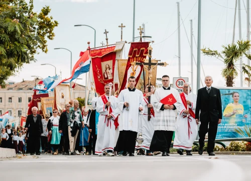 Fotografija 22 - Procesijom gradskim ulicama počela proslava sv. Mihovila, nebeskog zaštitnika Šibenika