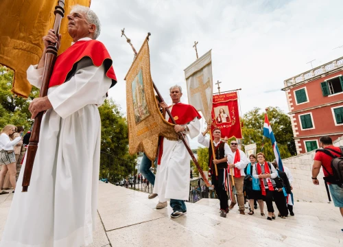 Fotografija 26 - Procesijom gradskim ulicama počela proslava sv. Mihovila, nebeskog zaštitnika Šibenika