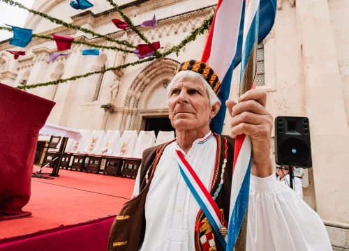 Fotografija 28 - Procesijom gradskim ulicama počela proslava sv. Mihovila, nebeskog zaštitnika Šibenika
