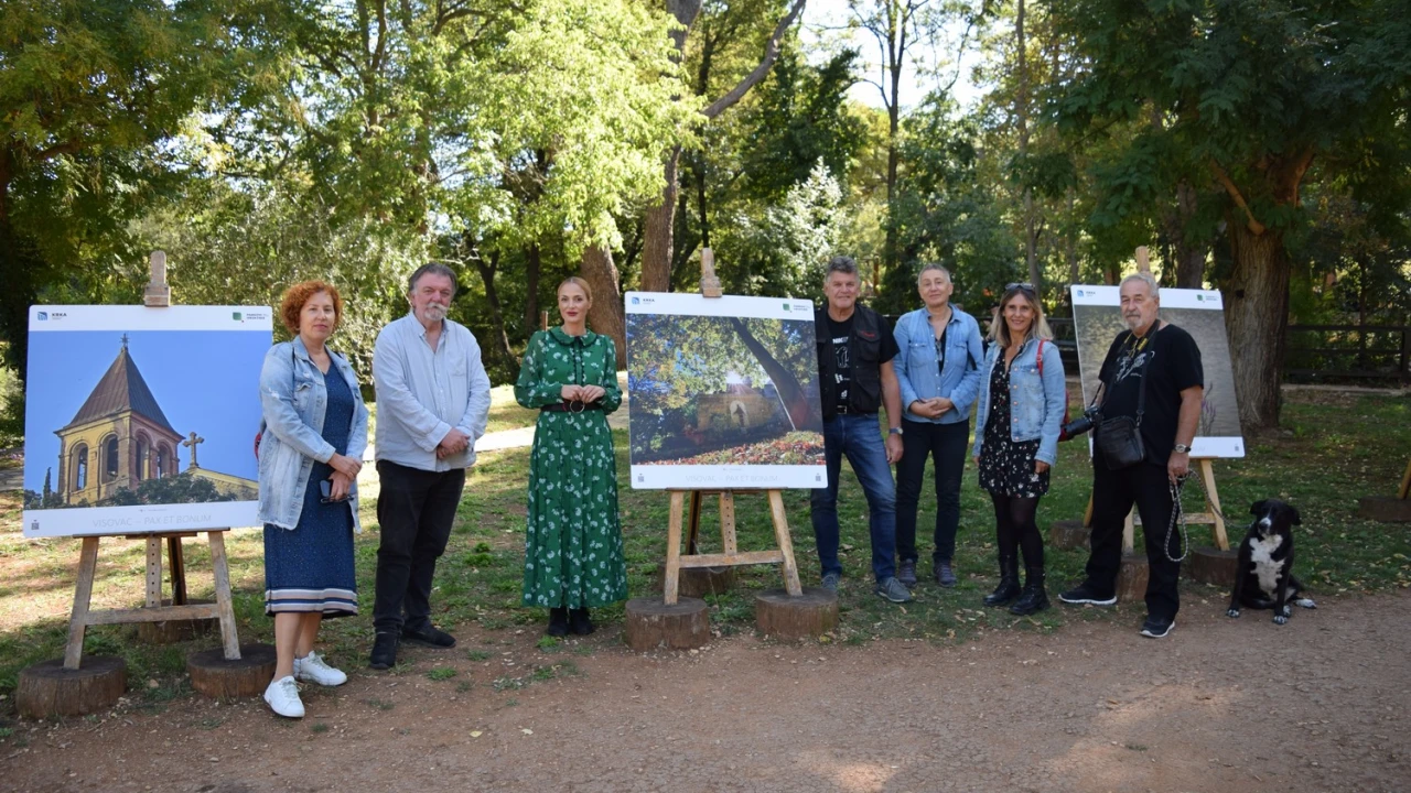 Na Skradinskom buku otvorena izložba fotografija članova Foto kluba Šibenik