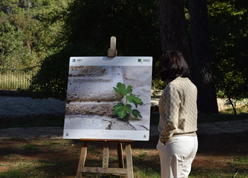 Fotografija 8 - Na Skradinskom buku otvorena izložba fotografija članova Foto kluba Šibenik