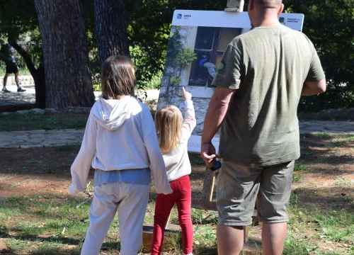 Fotografija 7 - Na Skradinskom buku otvorena izložba fotografija članova Foto kluba Šibenik