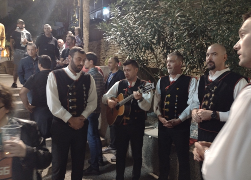 Fotografija 5 - Otvoren Fan shop GKK Šibenke: Mala svečanost i gužva na prvi dan