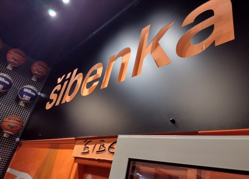 Fotografija 7 - Otvoren Fan shop GKK Šibenke: Mala svečanost i gužva na prvi dan